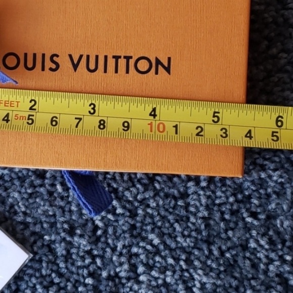 Louis Vuitton Gift Box and LV Ribbon - Picture 2 of 6